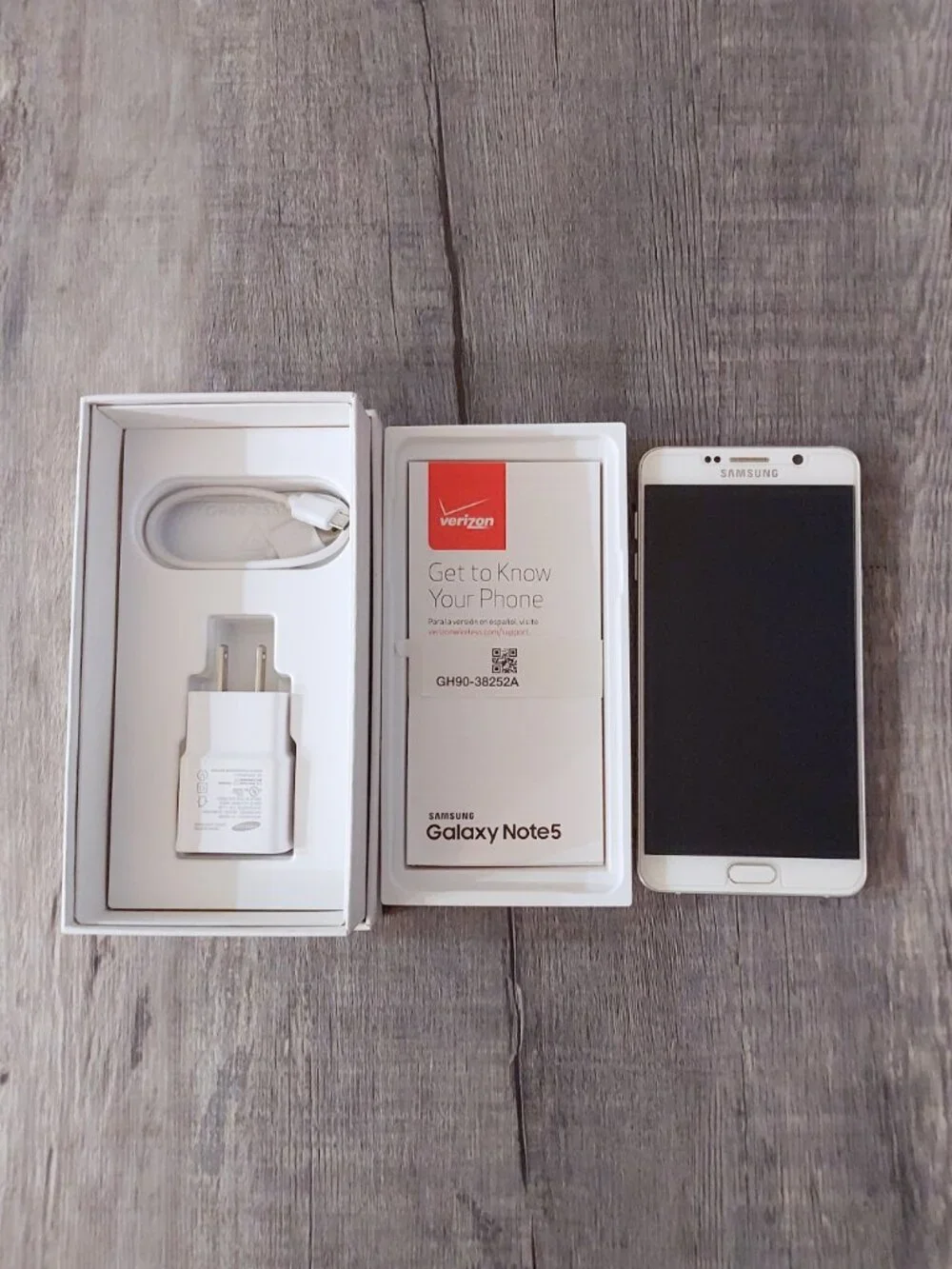 Samsung Galaxy Note5, 32 GB, White Pearl (Locked to Verizon) + portable charger